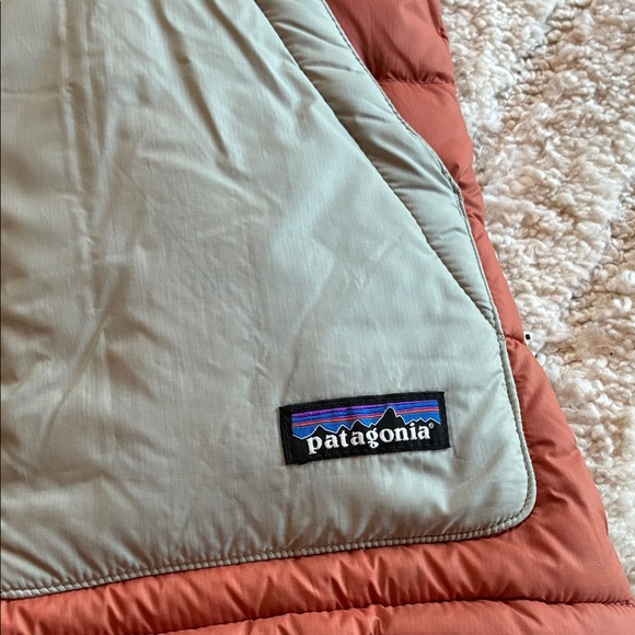 Patagonia Two-Tone Hooded Vest - Rust and Gray - Picture 2 of 9